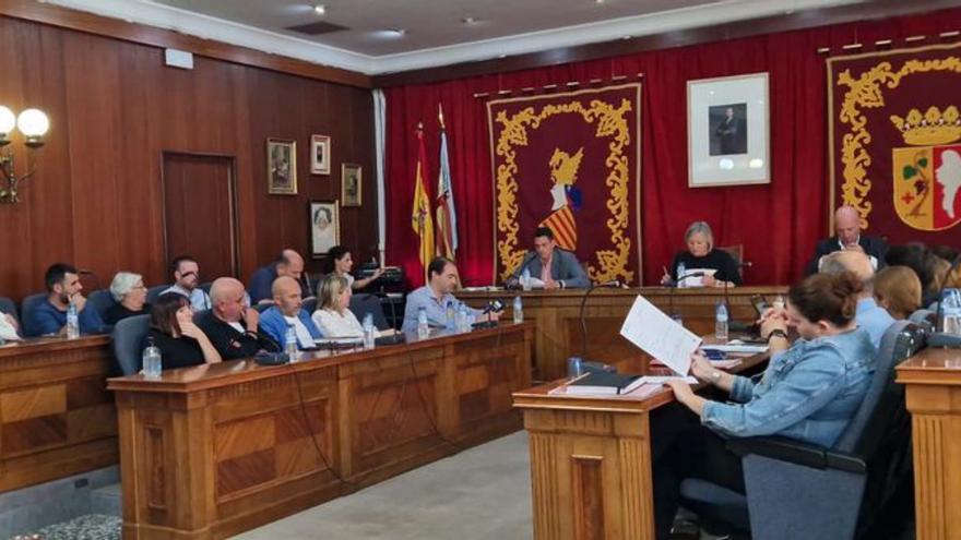El pleno extraordinario de Vinaròs dio luz verde a los pliegos para contratar las obras de ampliación y reforma del IES Vilaplana. | JAVIER FLORES
