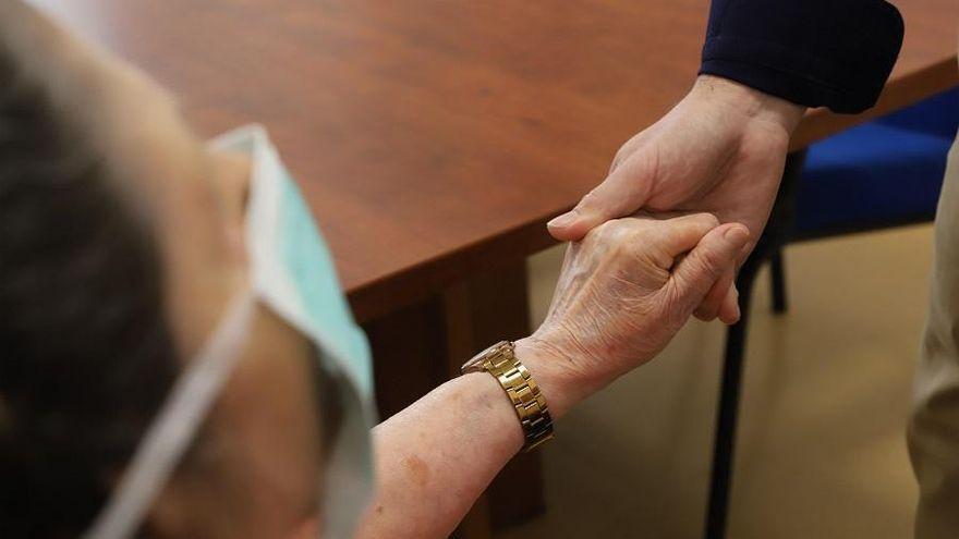 El Colegio de Enfermería de Córdoba alerta del peligro para la salud de los residentes por un nuevo protocolo