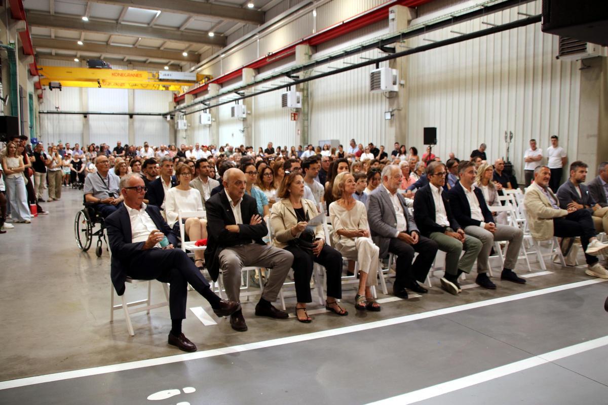 Miquel Sàmper i altres autoritats durant l'acte a Comexi.