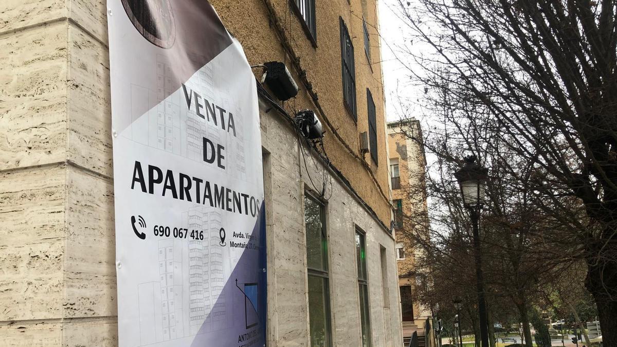 Nueva construcción de vivienda en plena avenida Virgen de la Montaña de Cáceres