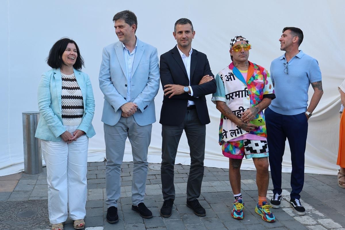 Galería: Todas las imágenes de la inauguración del mural de Okuda en Sant Antoni
