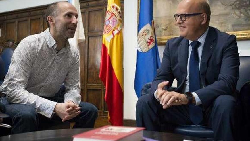 Gonzalo Pérez Jácome y Manuel Baltar, ayer, en Ourense. // B. Lorenzo