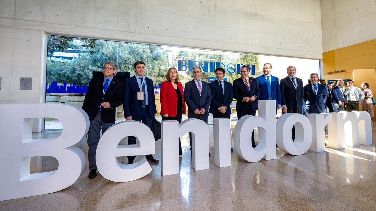 Autoridades y miembros de Ametic, antes de la inauguración del congreso.