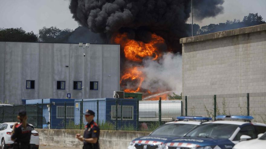 Incendi en una planta de triatge a Riudellots de la Selva