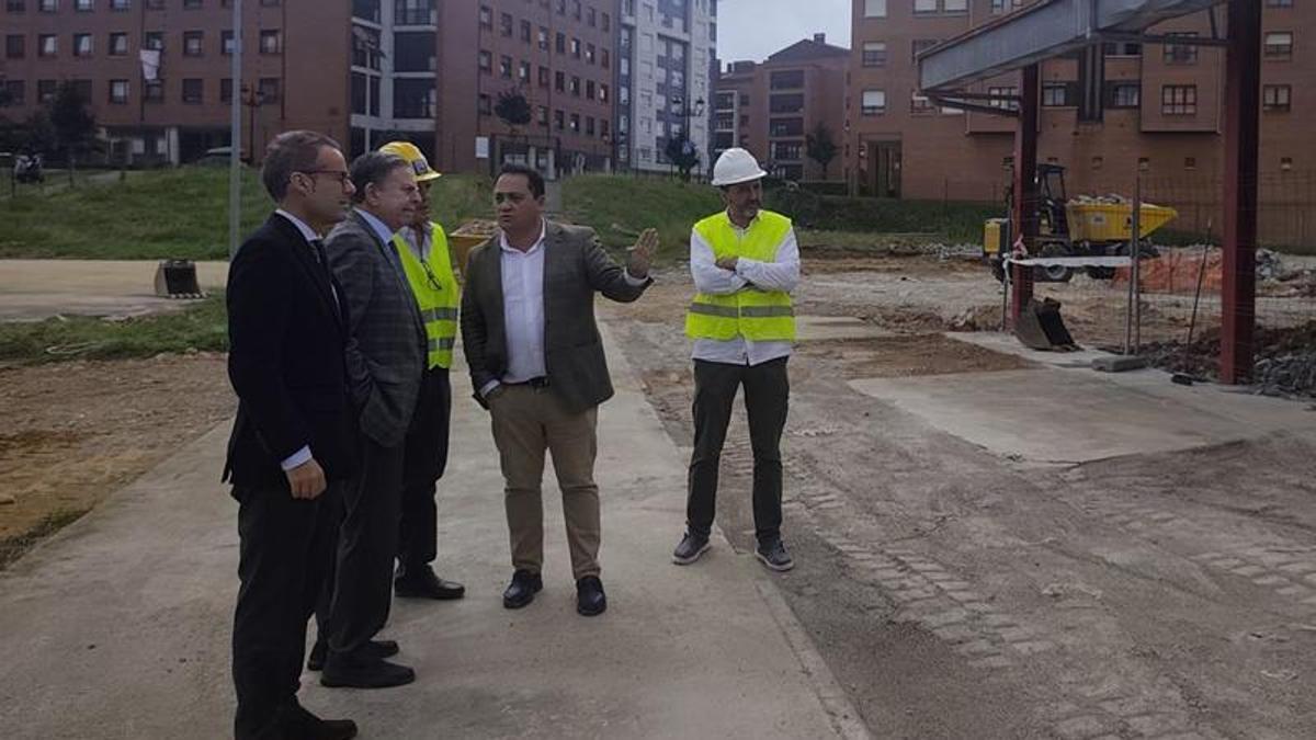 Una visita anterior a las obras.