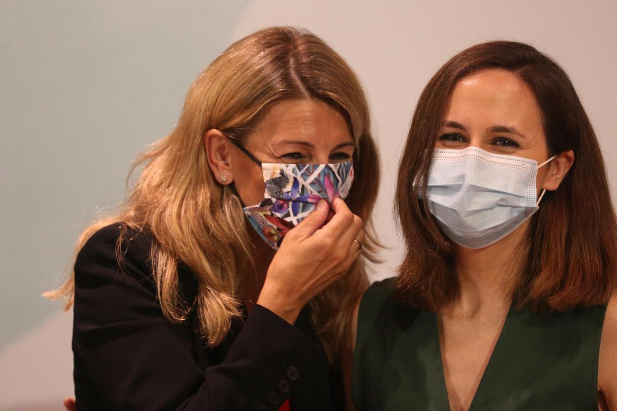 Archivo - Imagen de recurso de (I-D) la vicepresidenta tercera del Gobierno, Yolanda Díaz, y la ministra de Derechos Sociales y Agenda 2030, Ione Belarra.