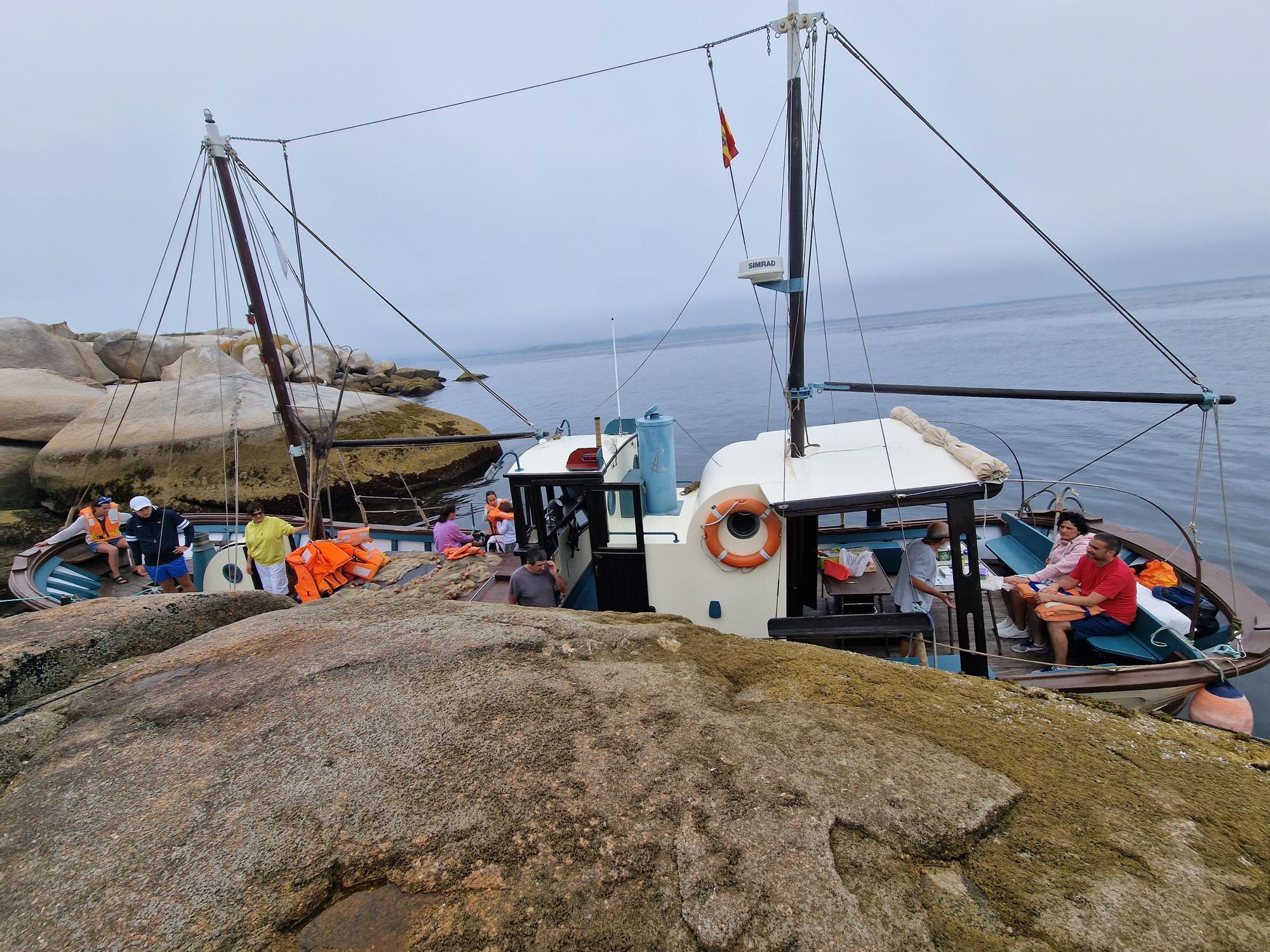 De visita en las Islas Atlánticas de Galicia a bordo del aula flotante "Chasula".