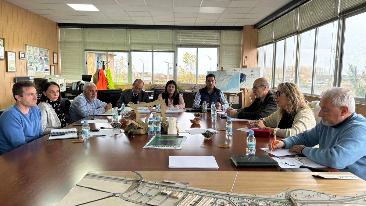 El consejo de administración del CTLB antes de comenzar la reunión.