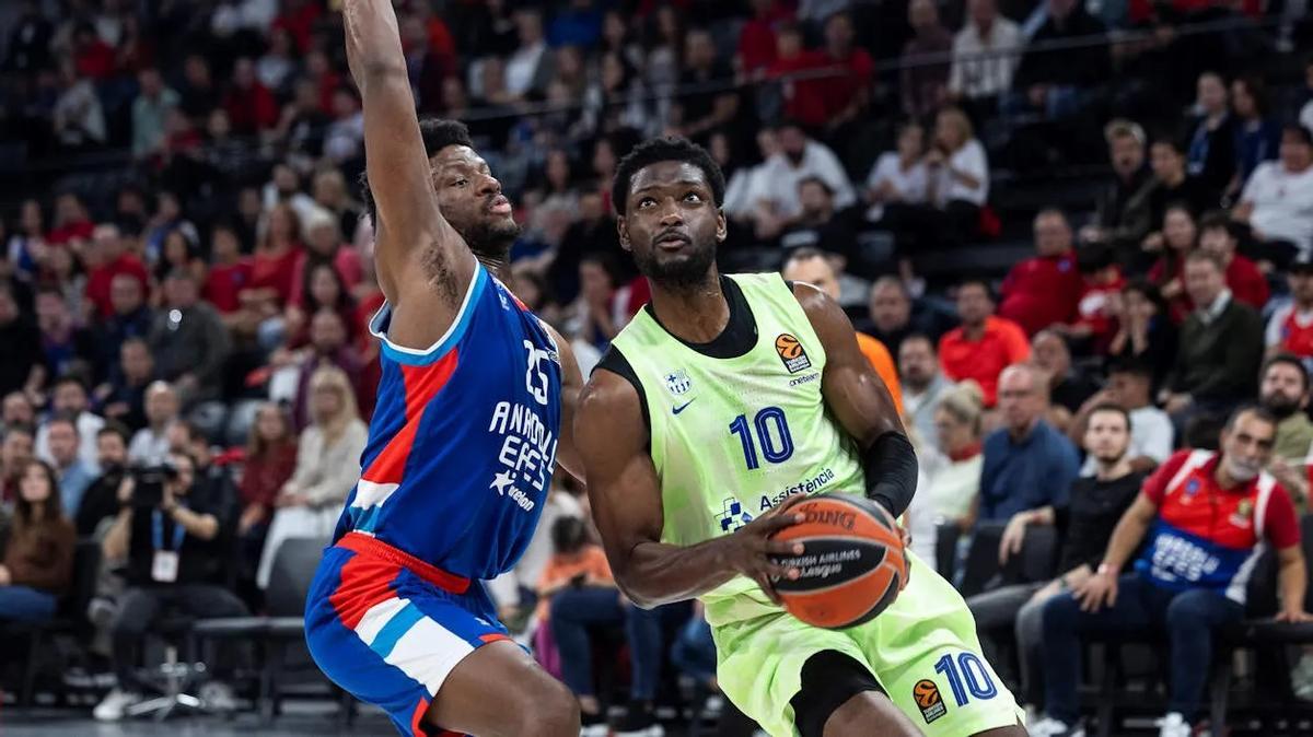 Chimezie Metu se ha convertido en un jugador clave en el Barça de Peñarroya