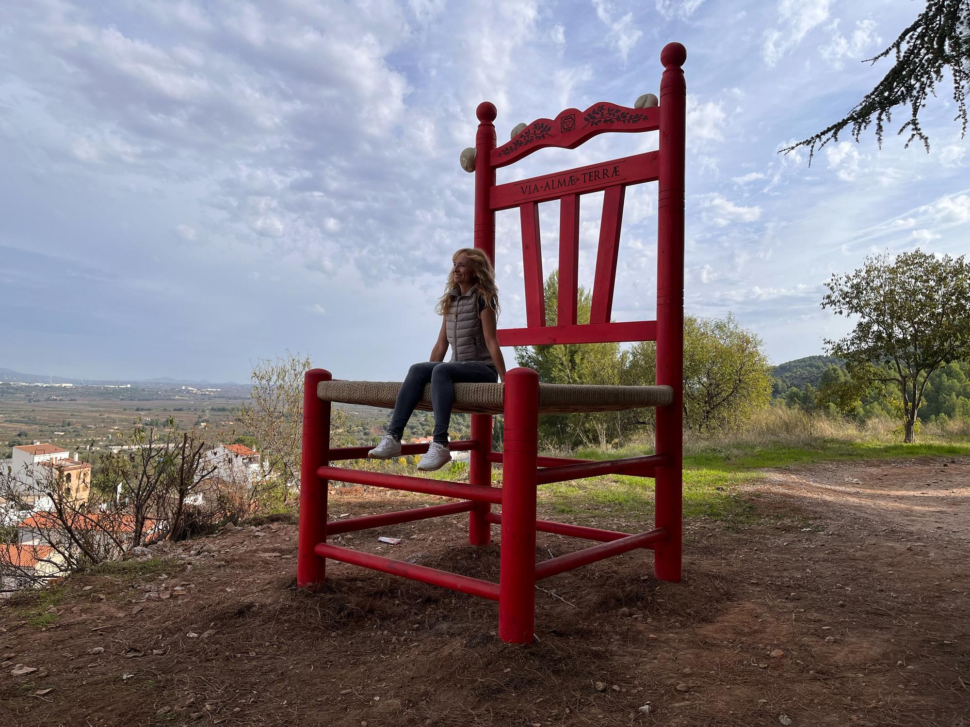 La silla roja se encuentra en Vilafamés.