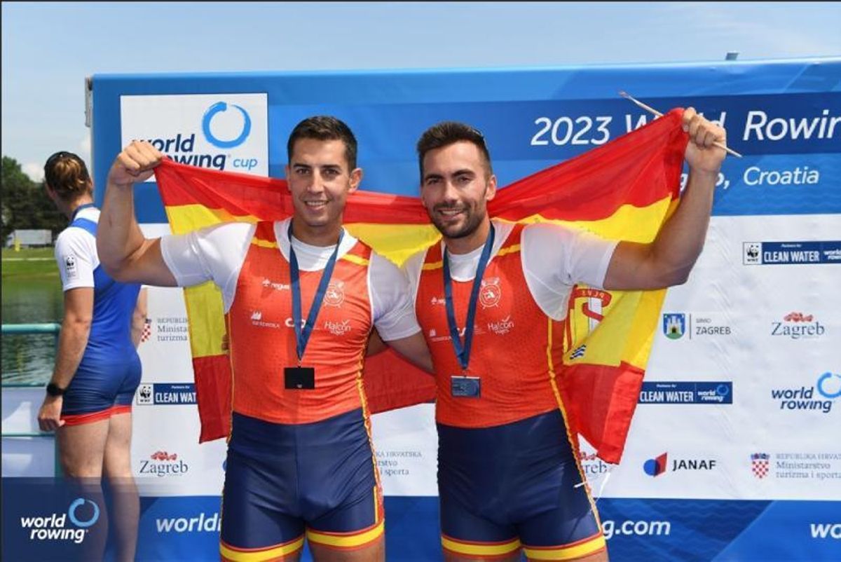 Aleix García y Rodrigo Conde celebran su triunfo. | // WORLD ROWING