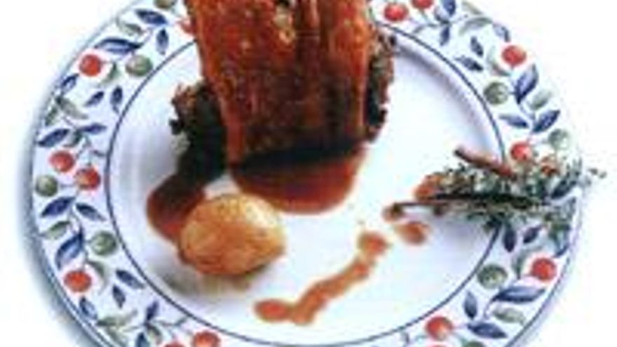 Costillar de Ternasco de Aragón confitado en aceite de canela, tomillo y salsa de miel Costillar de Ternasco de Aragón confitado en aceite de canela, tomillo y salsa de miel