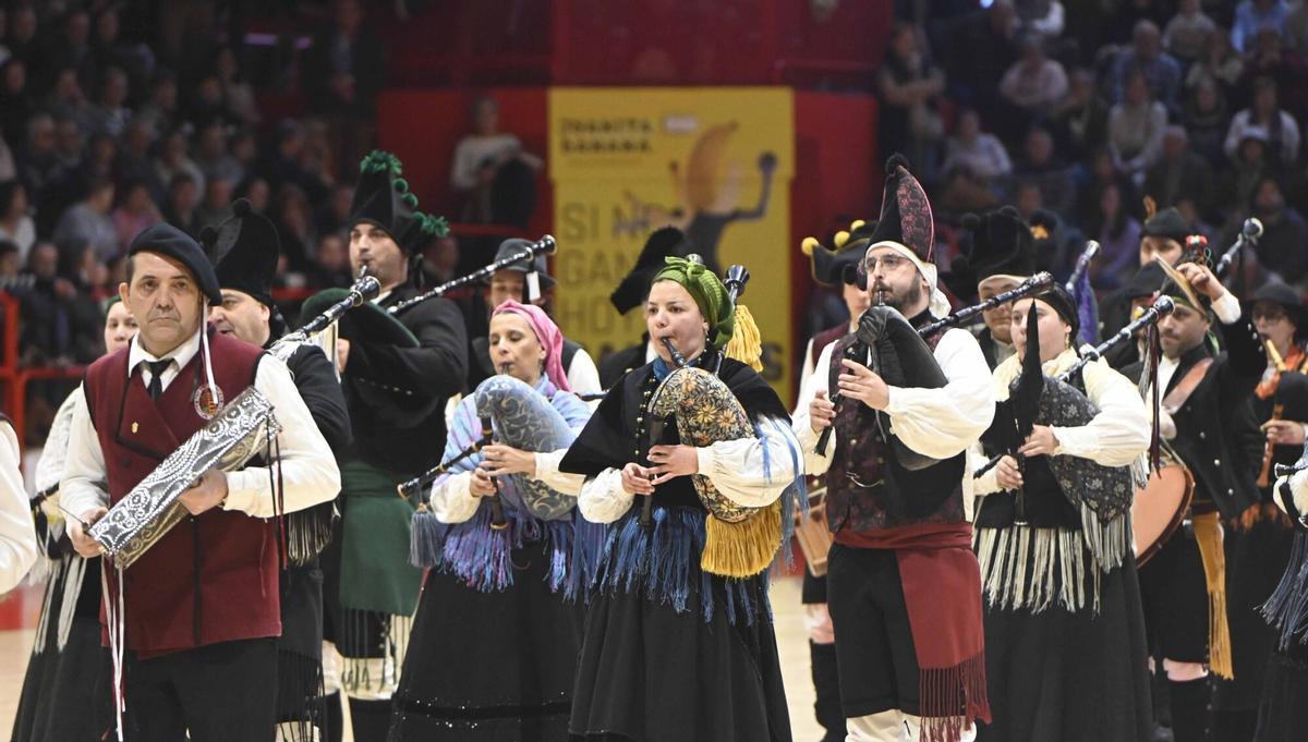 El Pavillón Municipal de Deportes do Porriño fue el epicentro de la música tradicional gallega