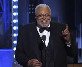 Muere el actor estadounidense James Earl Jones, voz de Darth Vader y Mufasa