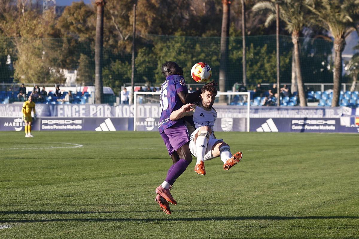 Imagen del partido de la primera vuelta jugado e Puerto Banús (Marbella) que ganó el Hércules (0-1).