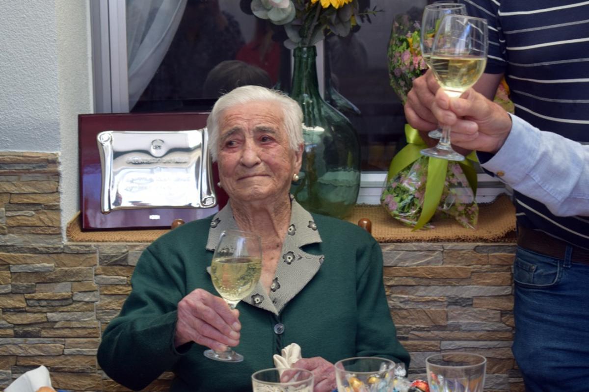 La fiesta de cumpleaños que organizó el Concello de Valga a Manuela Coira Cordo, esta mañana.