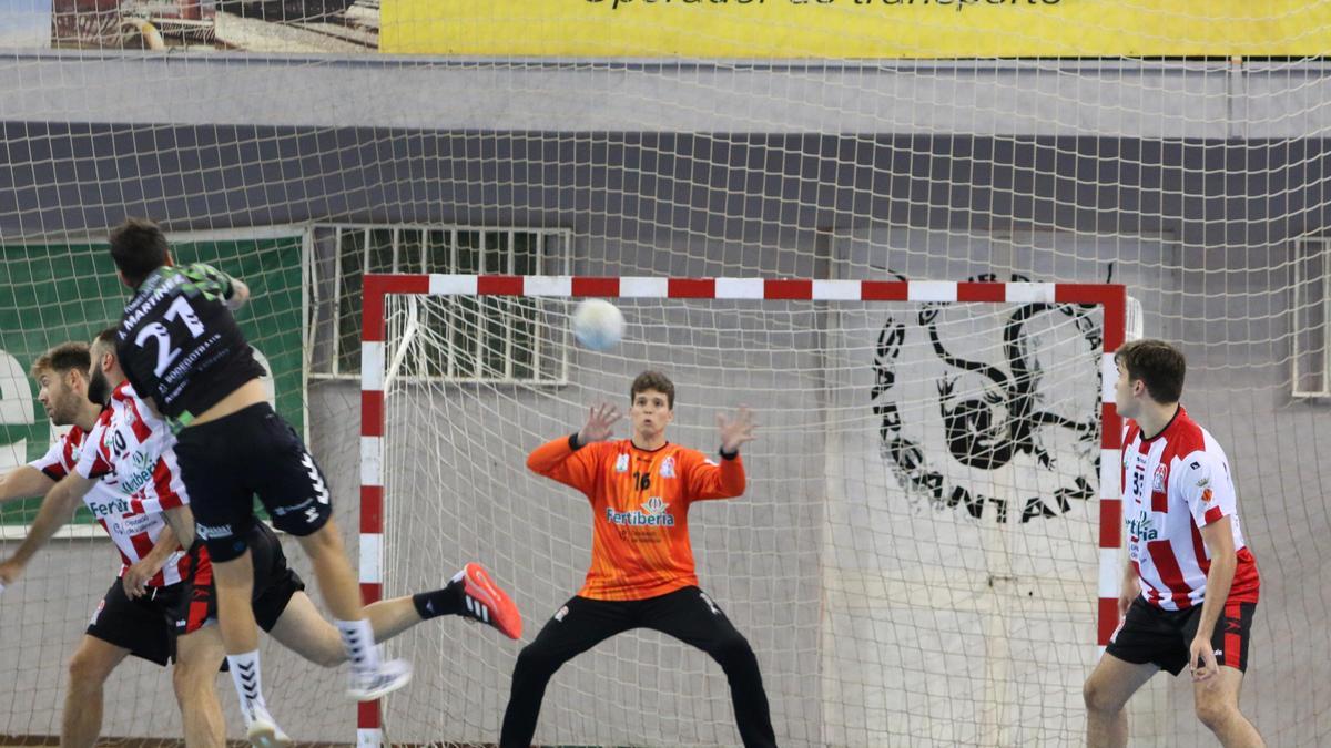 Momentos del anterior partido del Fertiberia Balonmano Puerto de Sagunto.