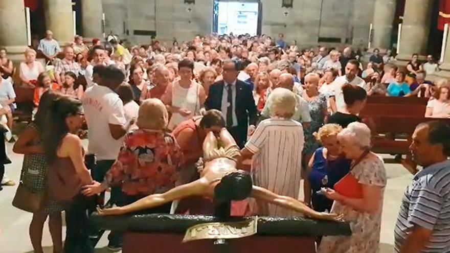 Vigo demuestra su cariño por el Cristo de la Victoria