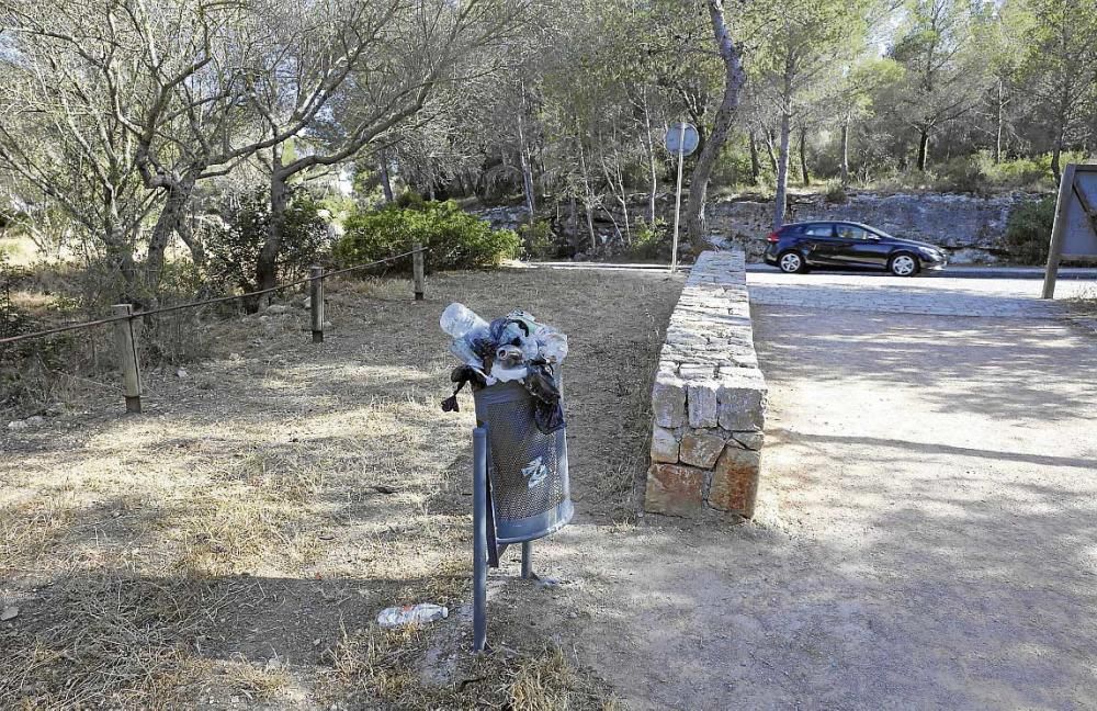 Basura en el castillo de Bellver