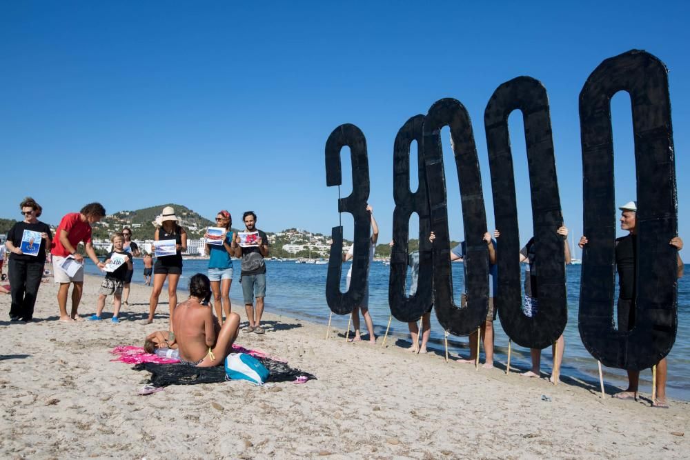 SOS Refugiados y Proartso celebran un acto reivindicativo en tres playas de Ibiza por el Día Mundial de los Refugiados