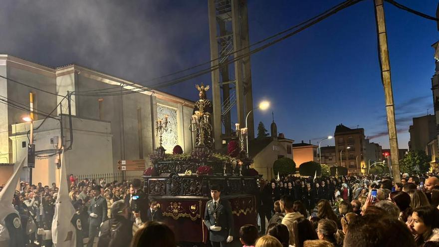 La Hermandad de Los Estudiantes vuelven a emocionar en el Miércoles Santo de Almendralejo