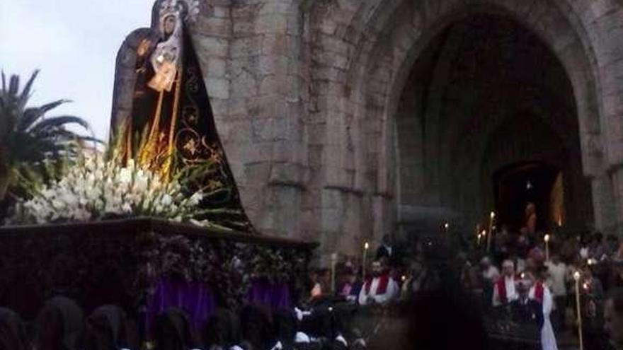 Una de las procesiones en el templo de la Vera Cruz.  // FdV