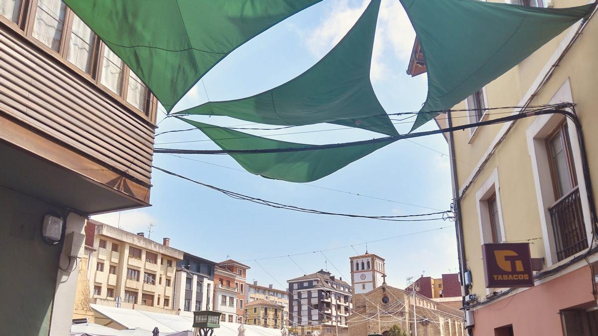 Nava, entoldada para la comida en la calle