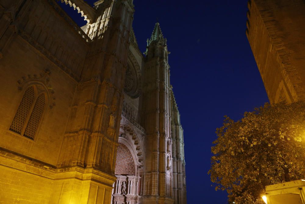 Probelauf für die neue Beleuchtung an der Kathedrale