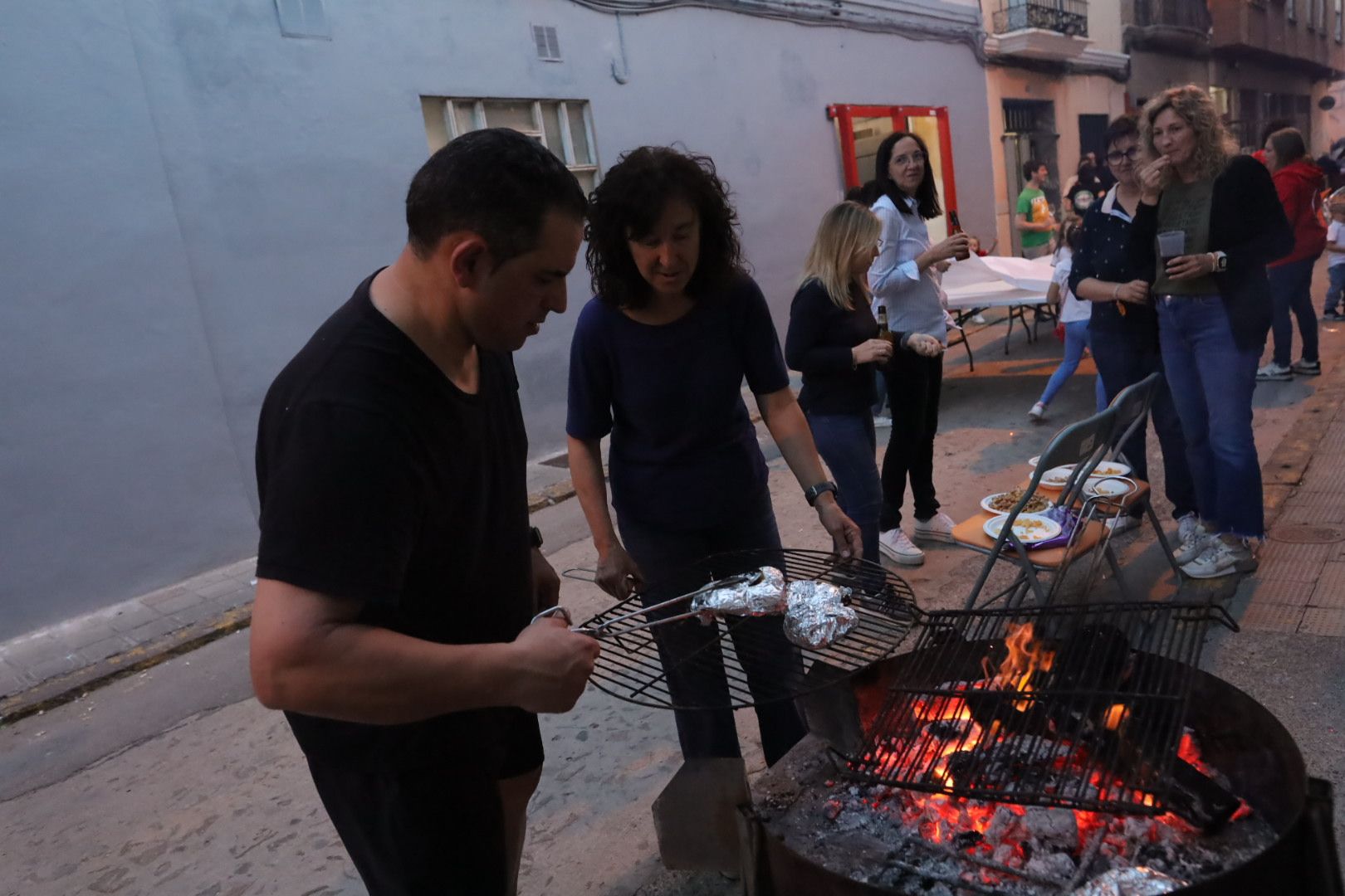 FOTOGALERÍA I Las imágenes de la Nit de la Xulla y del encuentro de elaboración de allioli de las fiestas de Vila-real