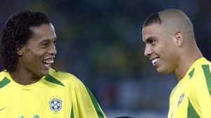 Ronaldo y Ronaldinho, ganadores del Balón de Oro.