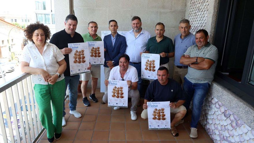 Responsables de la Cofradía, autoridades y otros participantes en la organización, ayer. | Noé Parga