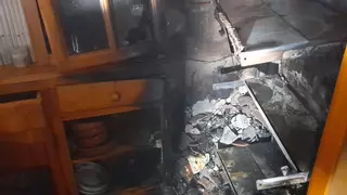 Cinco personas evacuadas tras un incendio en el garaje de un edificio de Betanzos