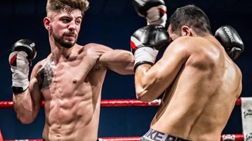 Debut d&#039;Álex López en el kick-boxing professional