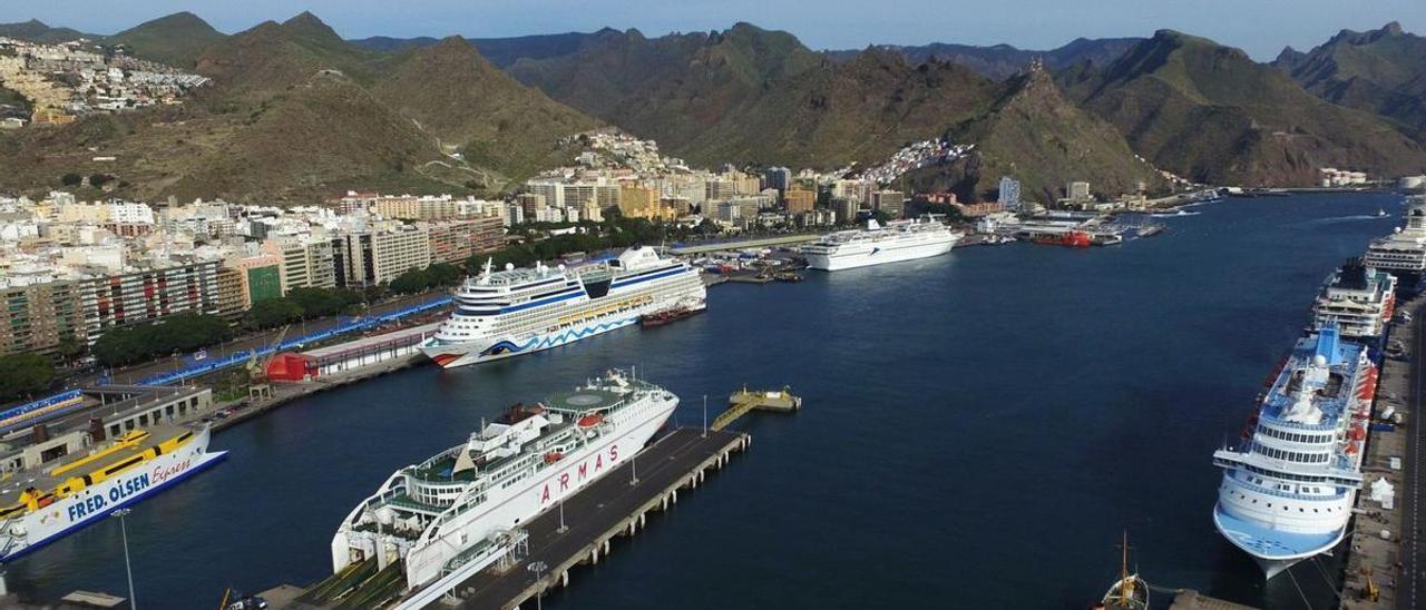 Puerto de Santa Cruz de Tenerife.