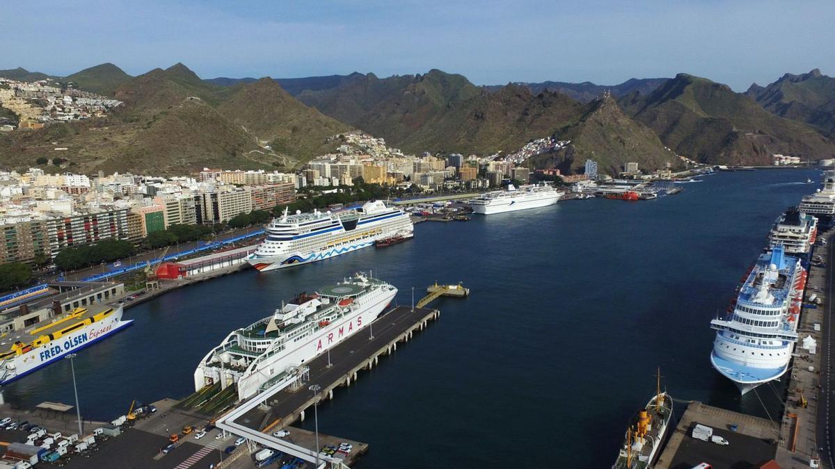 Puerto de Santa Cruz de Tenerife.