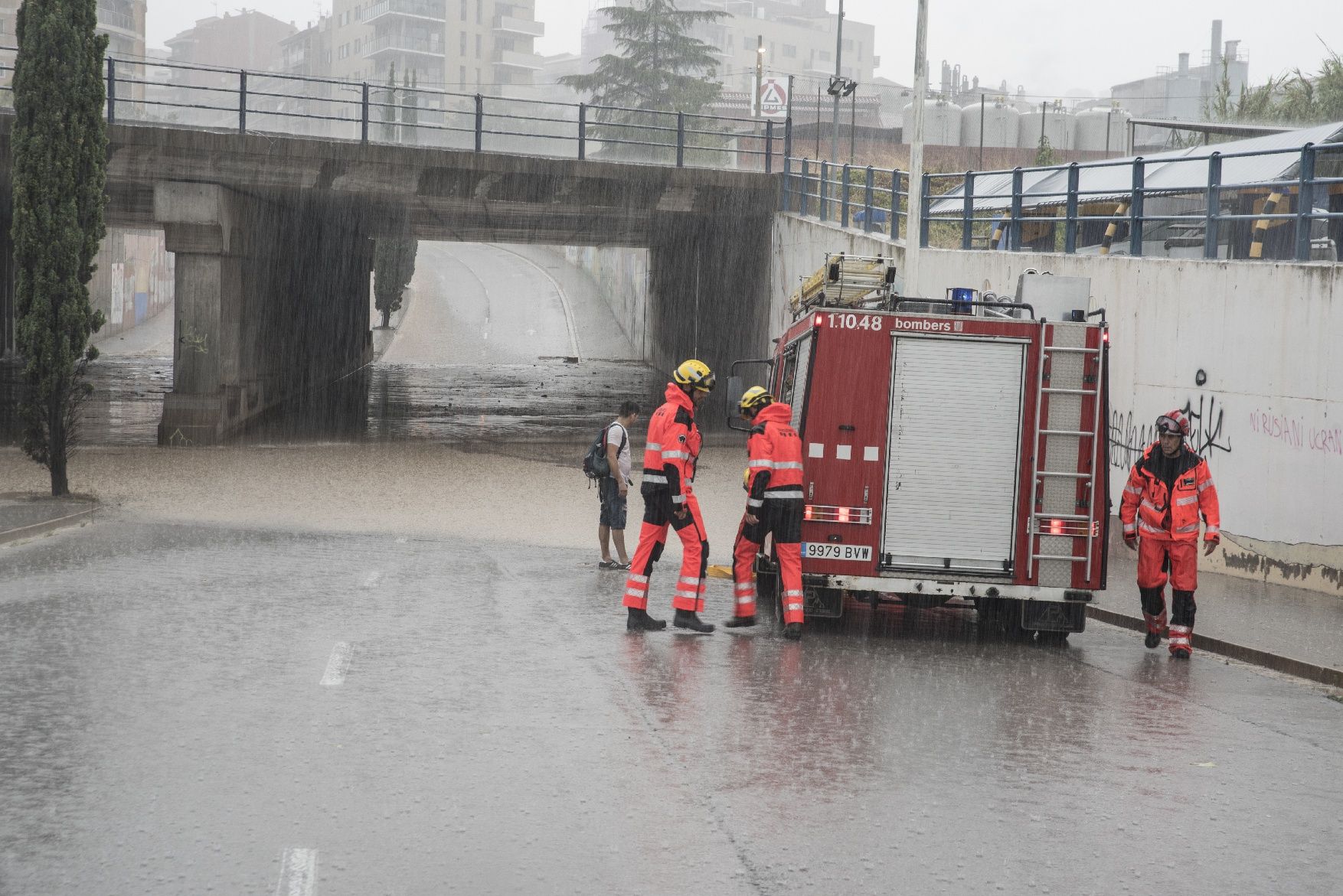 La pluja inunda carrers i deixa 53 litres per metre quadrat en una hora Manresa