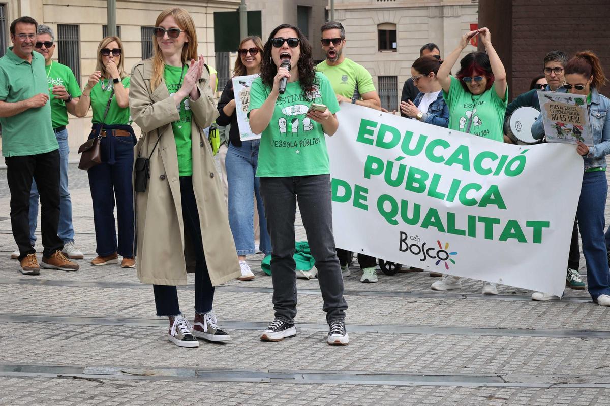 Imágenes de la concentración en Alcoy de la huelga educativa