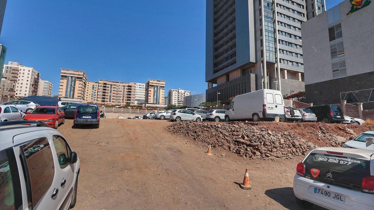 Zona en la que se construirá la gran plaza arbolada de Cabo Llanos.