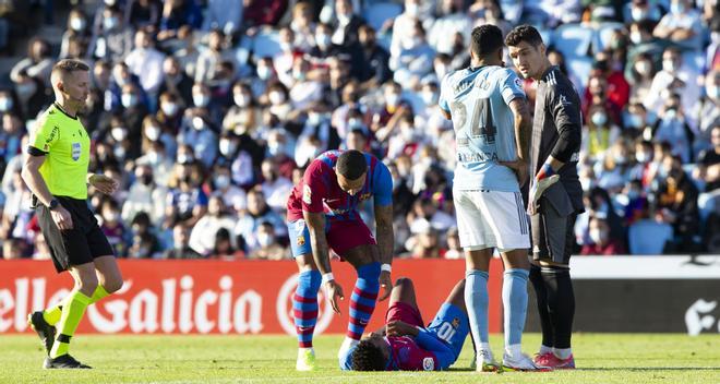 Las imágenes que más duelen: Ansu se lesionó ante el Celta