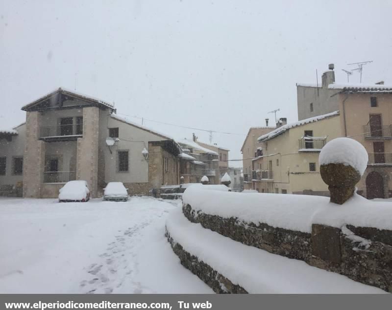 Castellfort se cubre de nieve