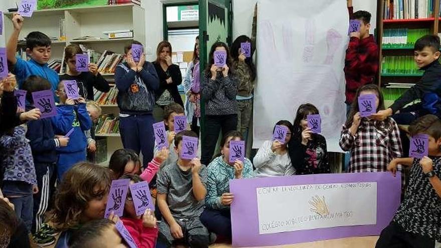 Los alumnos del Benjamín Mateo, durante su actividad.