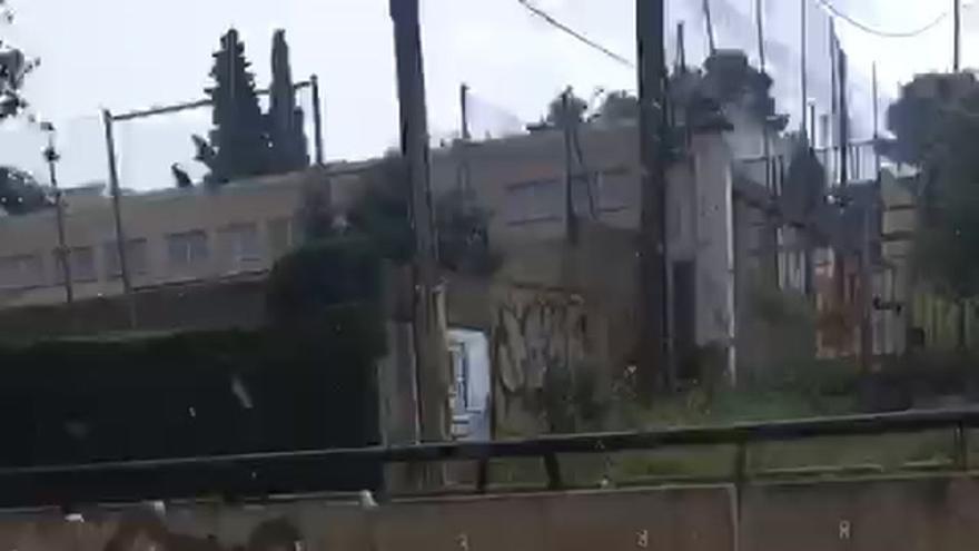 La lluvia causa inundaciones en Avenida Navarra