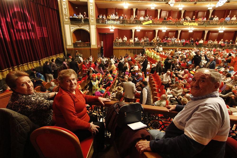 El Gran Teatro acoge la fiesta del Carnaval de los Mayores