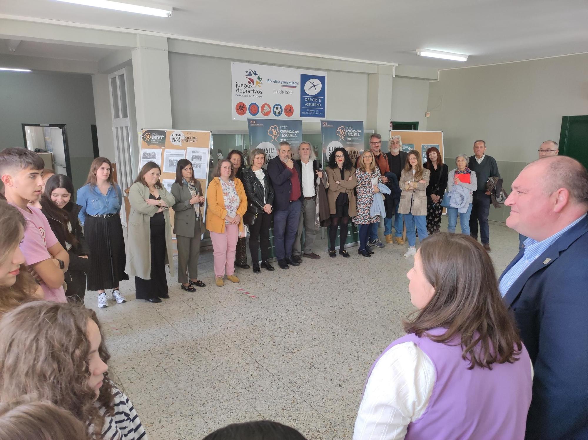 En imágenes: Espectacular jornada literaria para abrir el Foro Comunicación y Escuela de Vegadeo