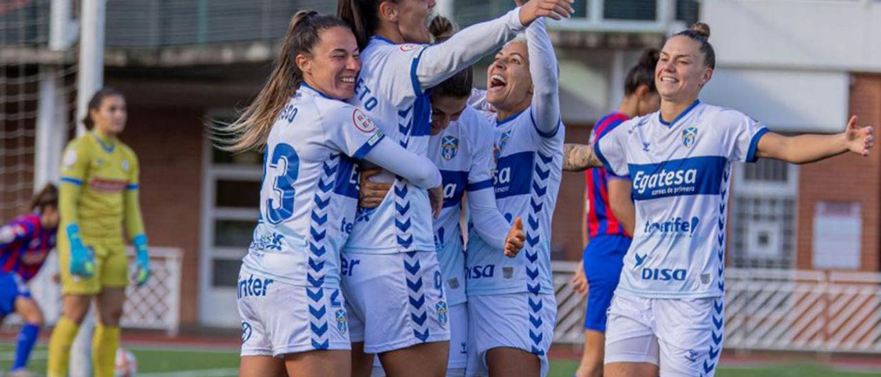 Las jugadoras de la UD Granadilla Tenerife celebran el 0-1 logrado en su duelo contra el Eibar de la primera vuelta. | | LALIGA