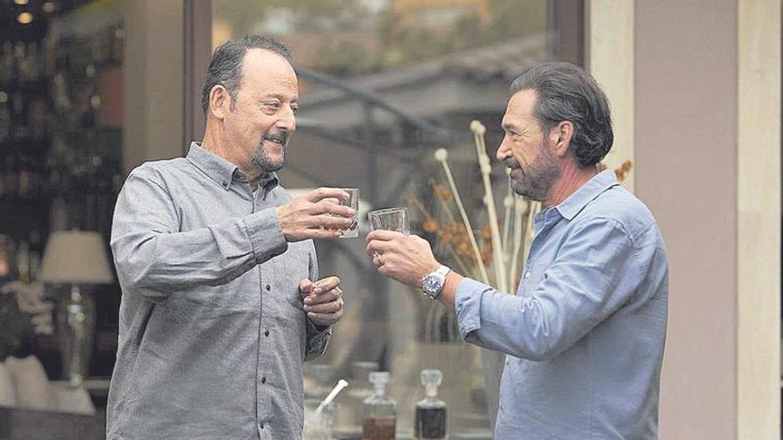 Jean Reno y Ginés García Millán en un fotograma de la última temporada de ‘¿Quién mató a Sara?’.