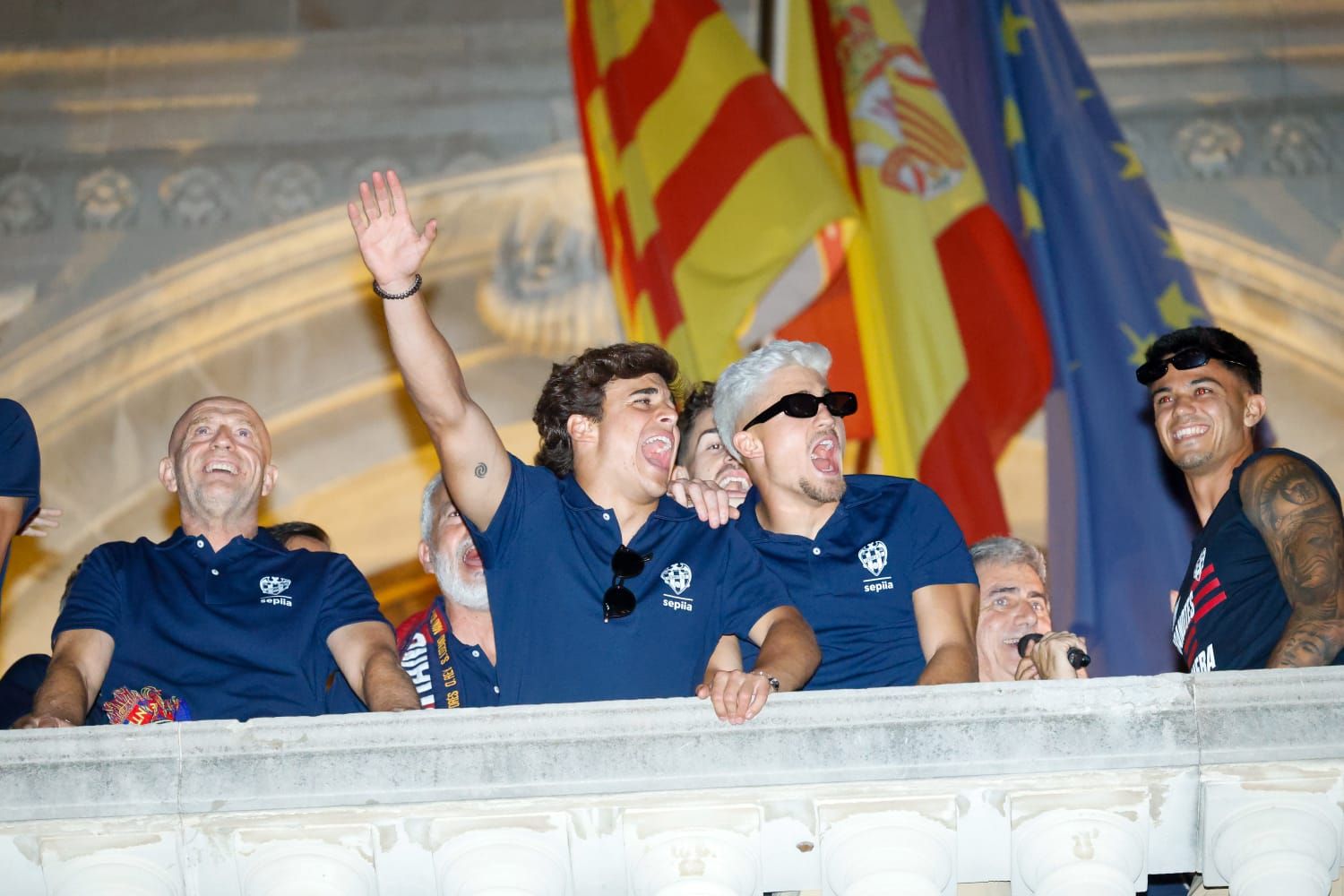 Todas las fotos de la rúa del Levante UD por su ascenso a Primera División
