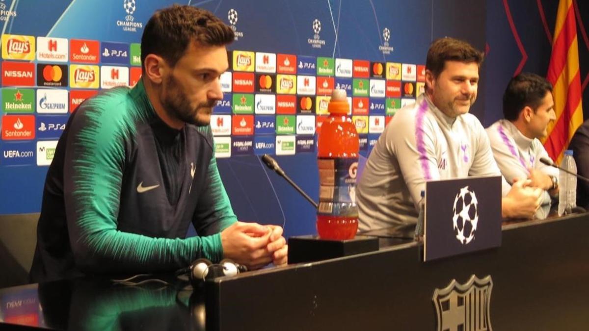 El portero Hugo Lloris y el técnico Maurcio Pochettino, hoy en la sala de prensa del Camp Nou.