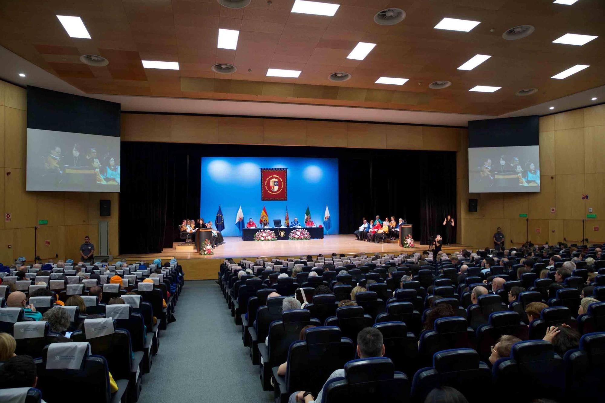 La Universidad de Alicante (UA) clausura el curso con la investidura de 125 nuevos doctores