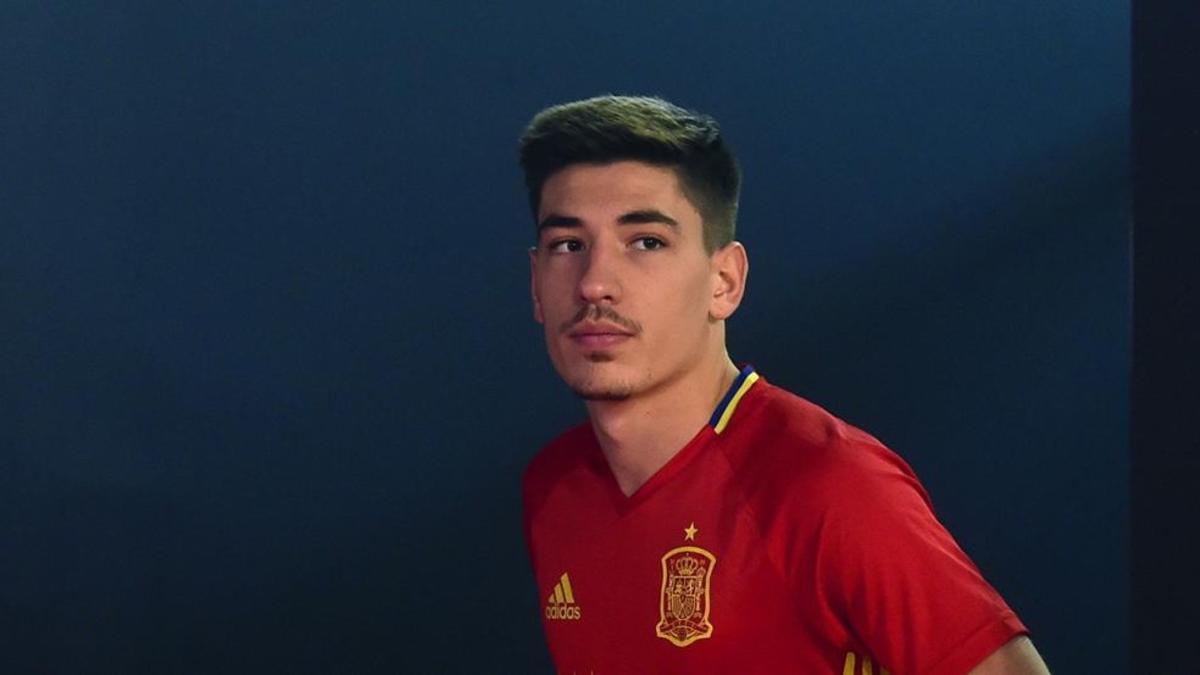 Héctor Bellerín seguirá en la sub 21